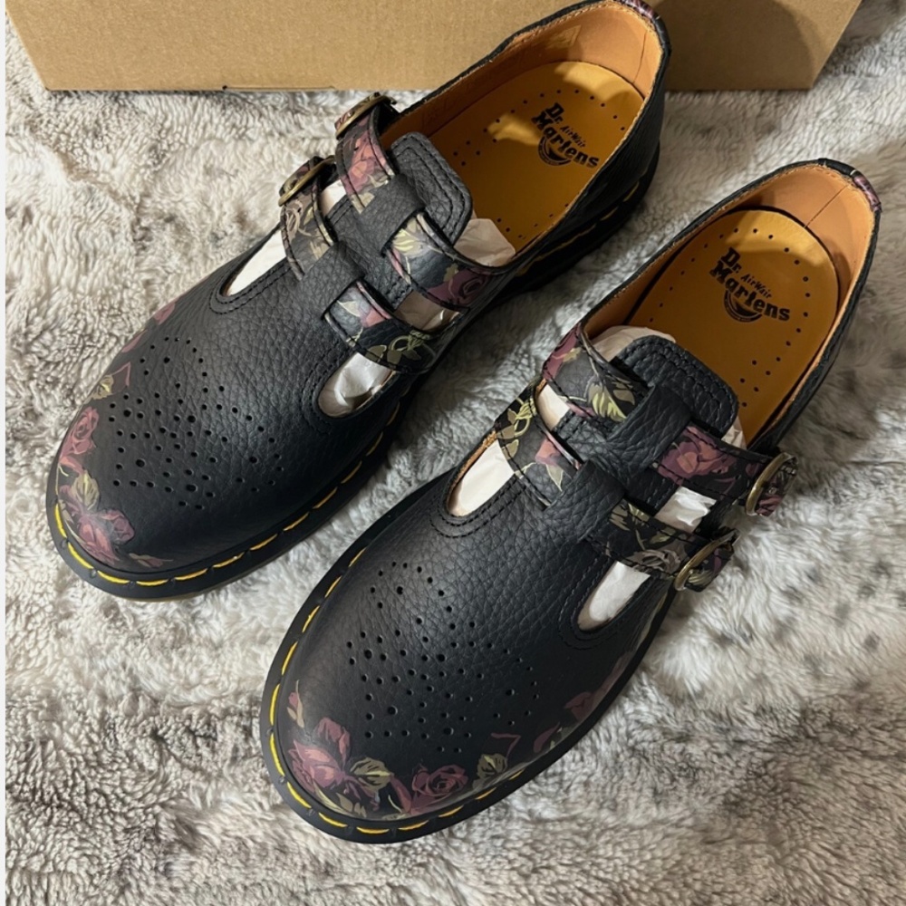 Dr. Marten's size 7 New 8065 with Roses Decayed New - Picture 3 of 3